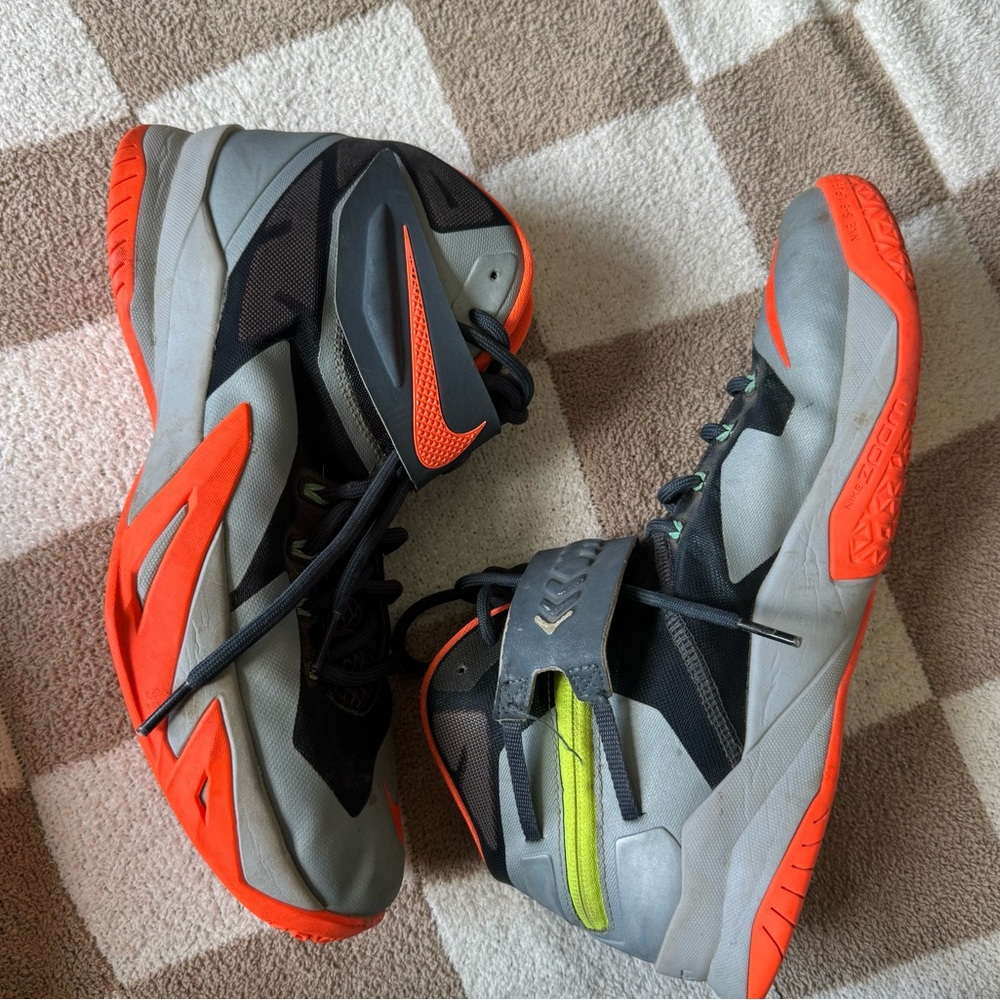 Men’s Neon Size 11 Nike Sneakers